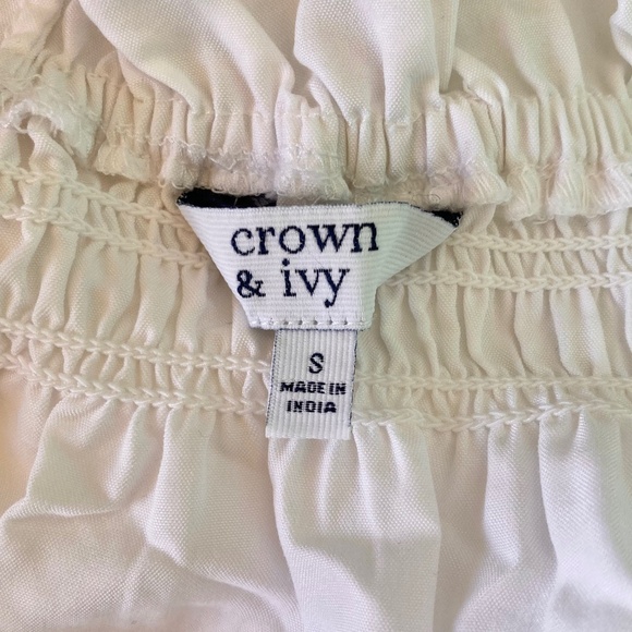 Women’s size small Crown and Ivy long sleeved white flowy blouse with smocking - Picture 6 of 7